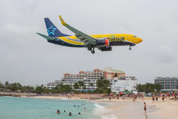 Boeing 737 Transat landing on Saint Martin Airport