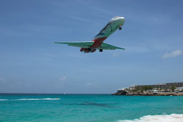 Fokker 100 Pawa Airlines landing on Saint Martin Airport