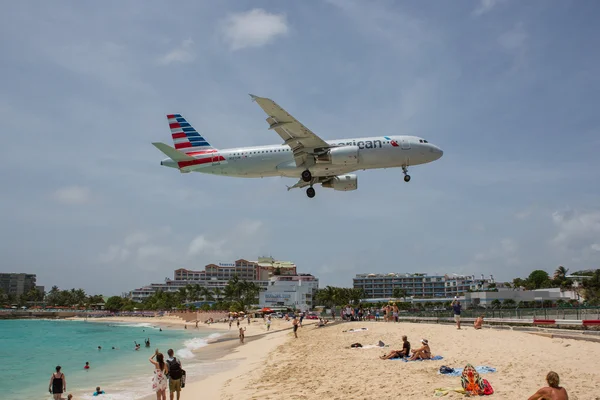 Airbus A320 American Airlines landing on Saint Martin Airport