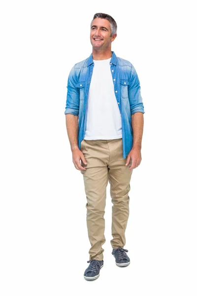 Smiling man in casual clothes posing - 图库照片