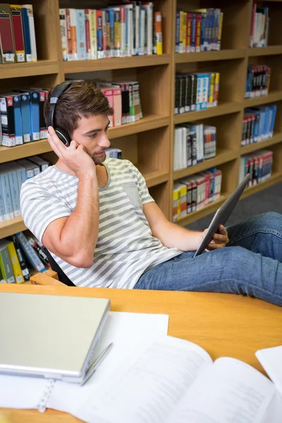 Student listening music in the library