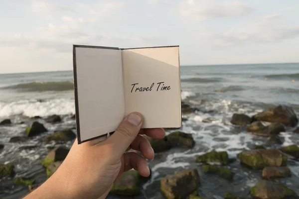 Travel time texto ocean and beach background