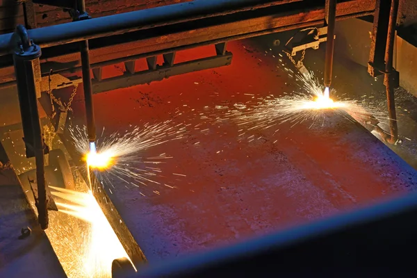 Gas cutting on steel plate