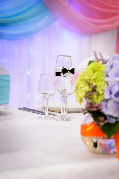 Wedding wineglasses and decoration in marine style