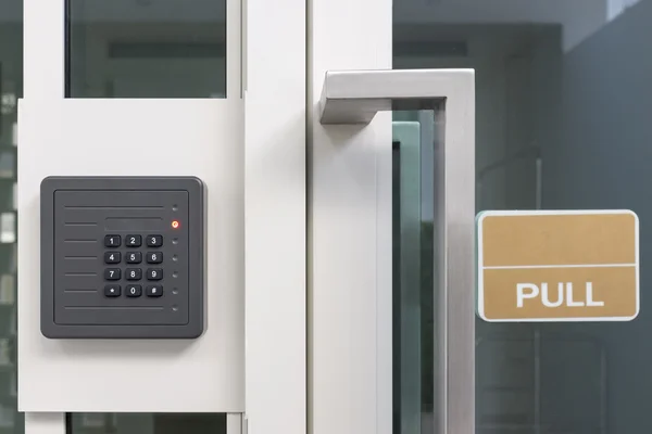 Electronic access control door box with numeric keypad
