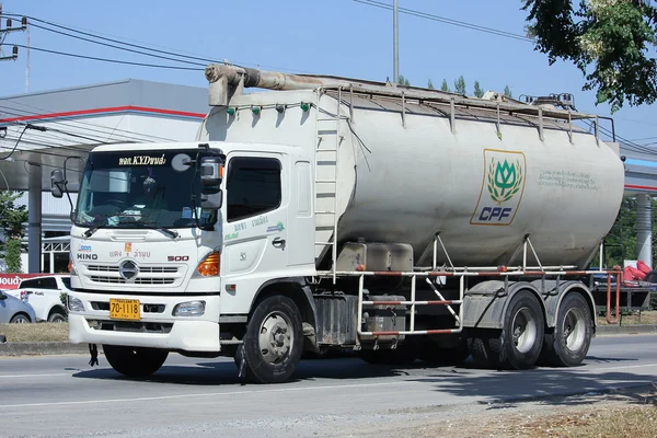 Animal food Tank Truck of KYD Transport.