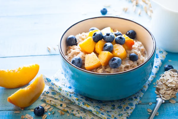 Oatmeal with peach and blueberries.