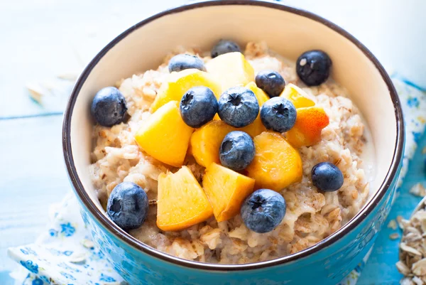 Oatmeal with peach and blueberries.