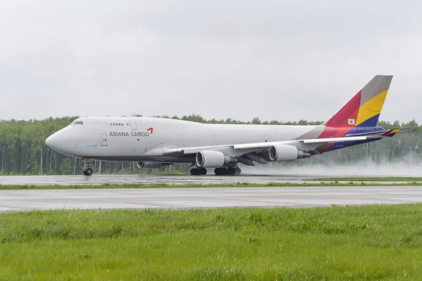 Boeing 747 Asiana Cargo take off