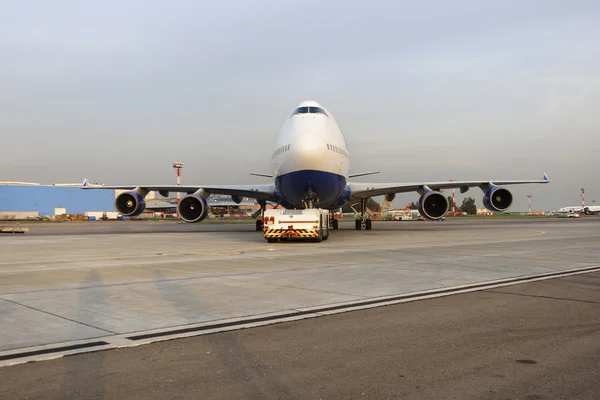 Boeing 747 Transaero towed to the runway.