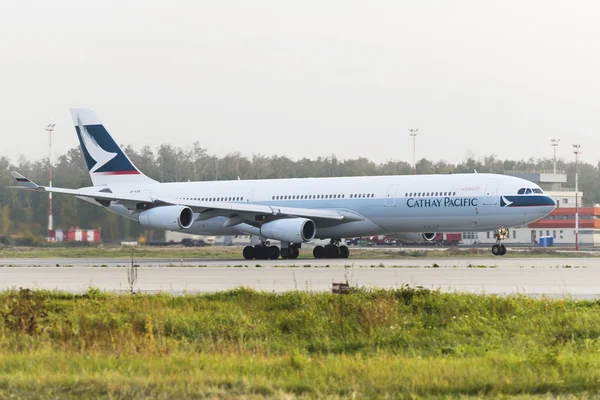 Airbus A330 Cathay Pacific take off