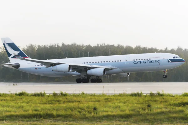 Airbus A330 Cathay Pacific take off