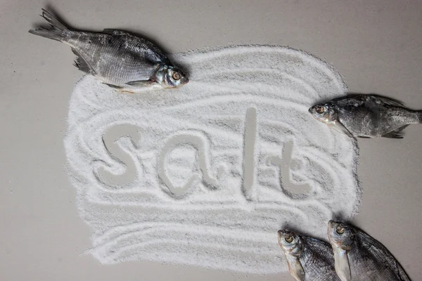 Spilling salt and dried salted fish