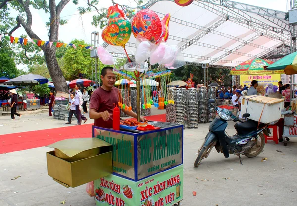 HAI DUONG, VIETNAM, SEPTEMBER, 10: People selling good on Septem