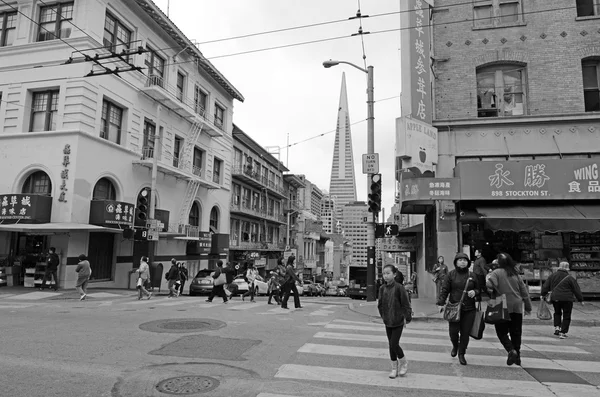 Chines people and Transamerica Pyramid as seen from Chinatown in