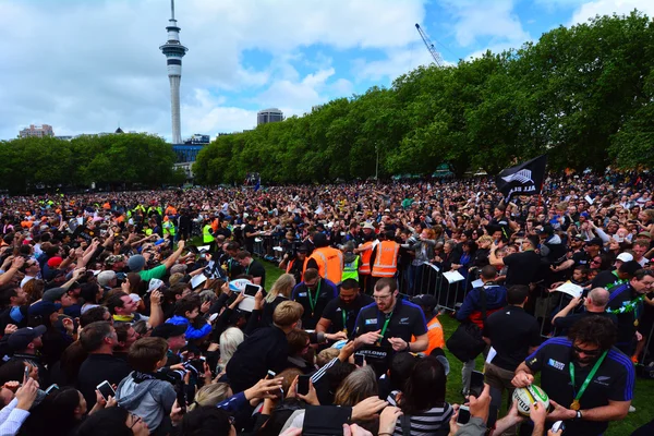 All Blacks team thanks to their fans