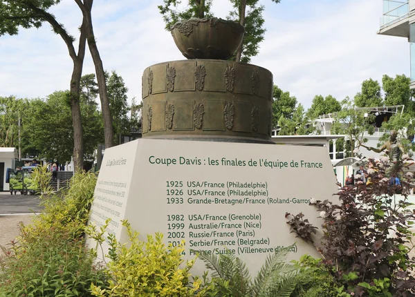 Monument in Place des Mousquetaires to France\'s string of Davis Cup victories in 1927 1933