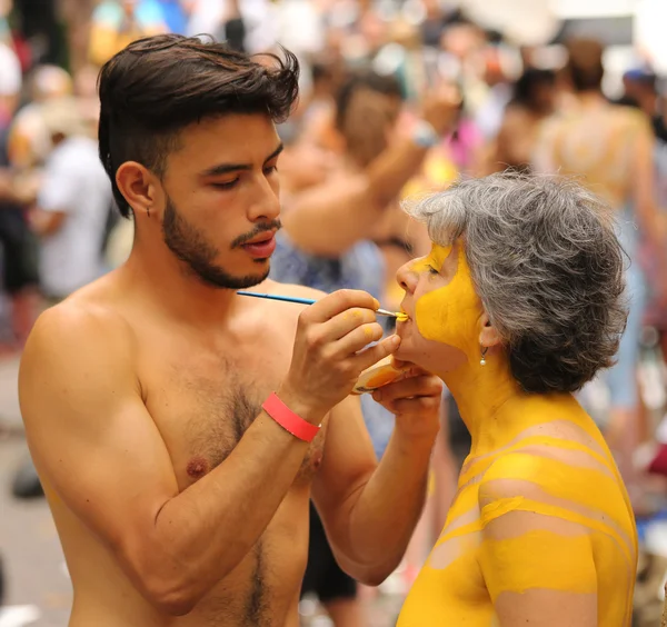 Artists paint 100 fully nude models of all shapes and sizes during second NYC Body Painting Day