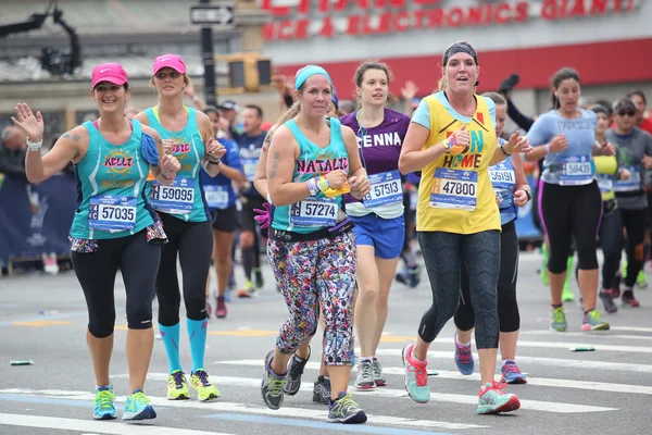 New York City Marathon runners traverse 26.2 miles through all five NYC borough