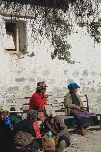 Old tibetan women-Tashilhunpo monastery. Shigatse-Tibet. 1696