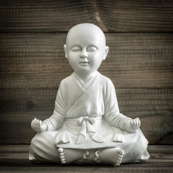 Sitting buddha statue