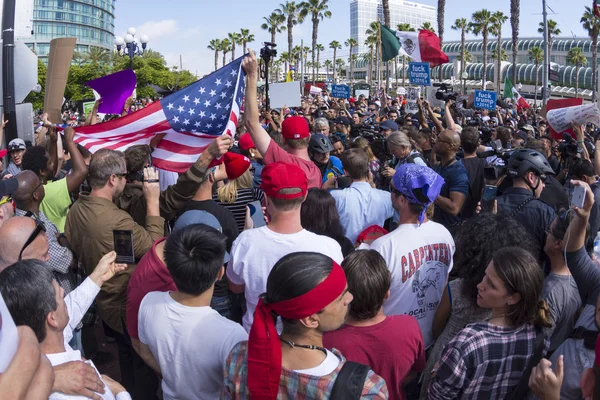 Protesters peacefully face off at Trump rally