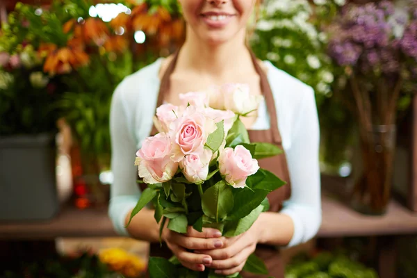 Florist holding pink roses