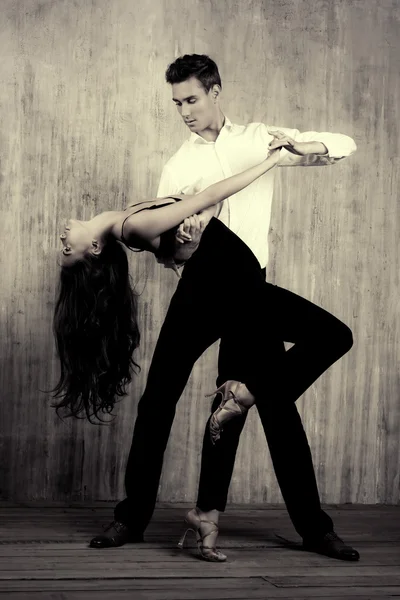 Dancing tango, Black-and-white