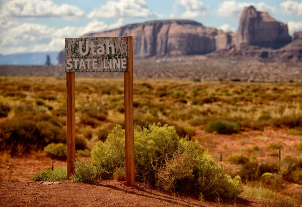 Monument Valley and the Utah state line sign
