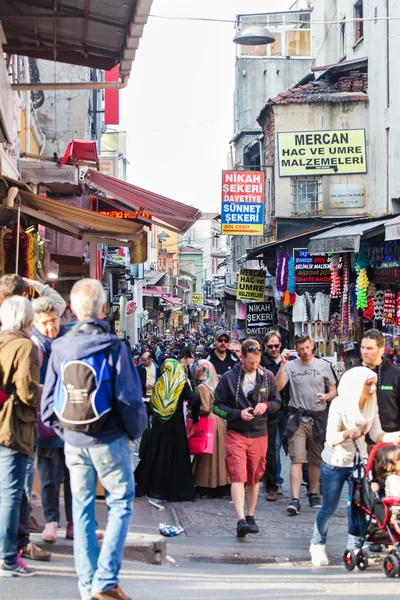 Crowdy Istanbul streets