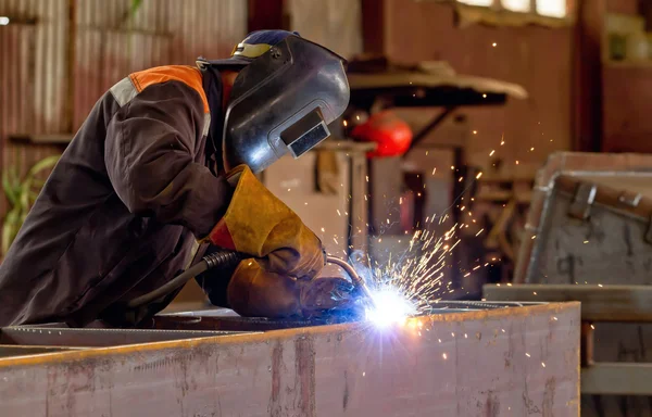 Semi-automatic welding of metal structures in the shop