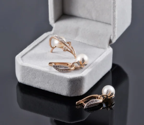 Gift set of gold jewelry with pearls
