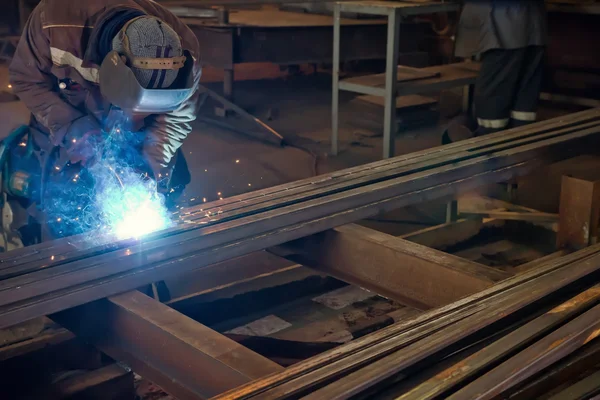 Welder assembles of metal semi-automatic welding