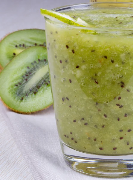 Cool refreshing non-alcoholic cocktail of kiwi and mint