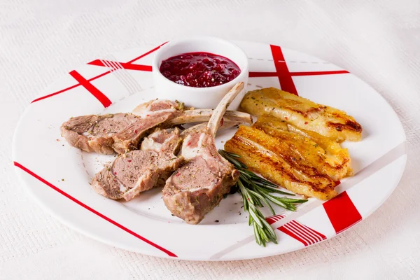 Rack of lamb with cranberry sauce and fried bananas