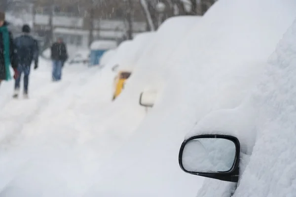 Massive snow fall over cars