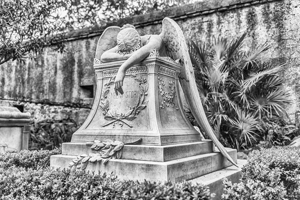 悲伤的天使,1894年雕塑由购买故事,罗马 - 图库