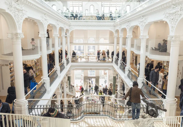 People buying books from Carturesti, the newly opened mall libra