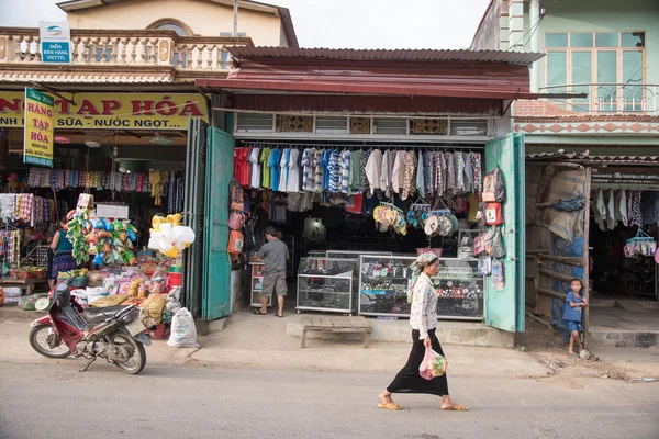 LAOCAI, VIETNAM, JUN 10: daily life of unidentified people in Tu
