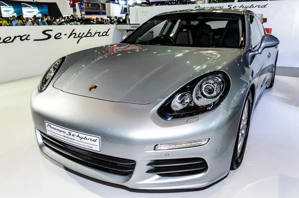Porsche Panamera Se-hybrid car.