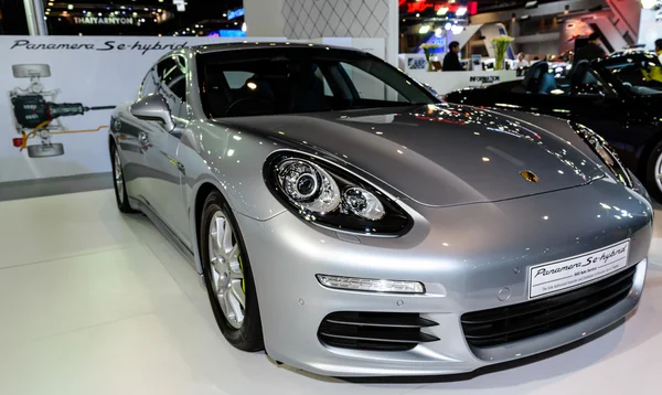 Porsche Panamera Se-hybrid car.