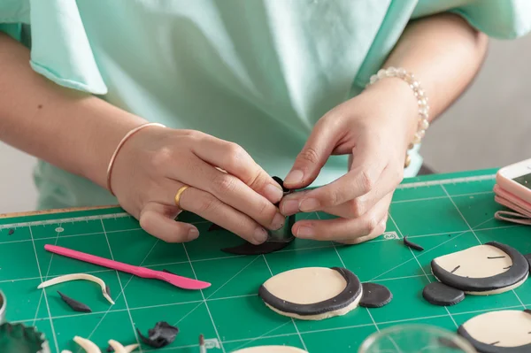 Making of fondant cake