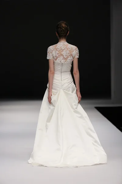 Jenny Lee Fall 2015 Bridal collection show