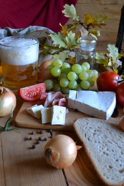 Cheese, bread, onions, wine, tomatoes and beer
