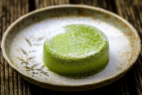 Green tea cake