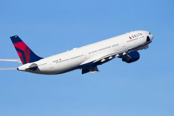 Delta Air Lines N803NW Airbus A330