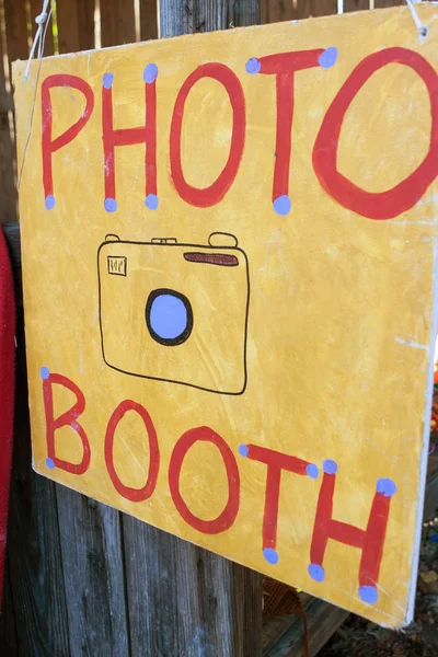 Handmade Sign Directs Carnival Patrons To Photo Booth