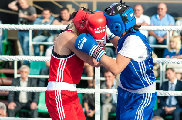 Girls in boxing competition