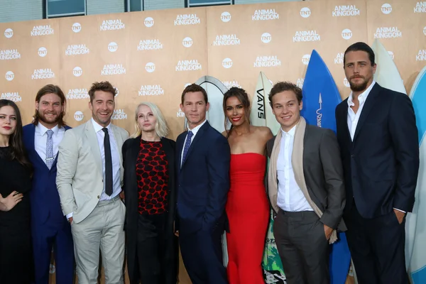 Molly Gordon, Jake Weary, Scott Speedman, Ellen Barkin,Shawn Hatosy, Daniella Alonso, Finn Cole, Ben Robson