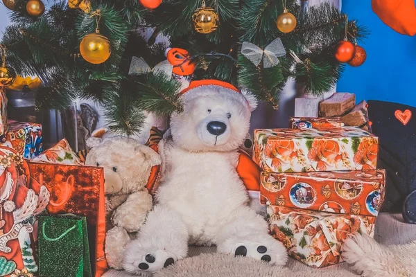 Teddy bears with christmas presents